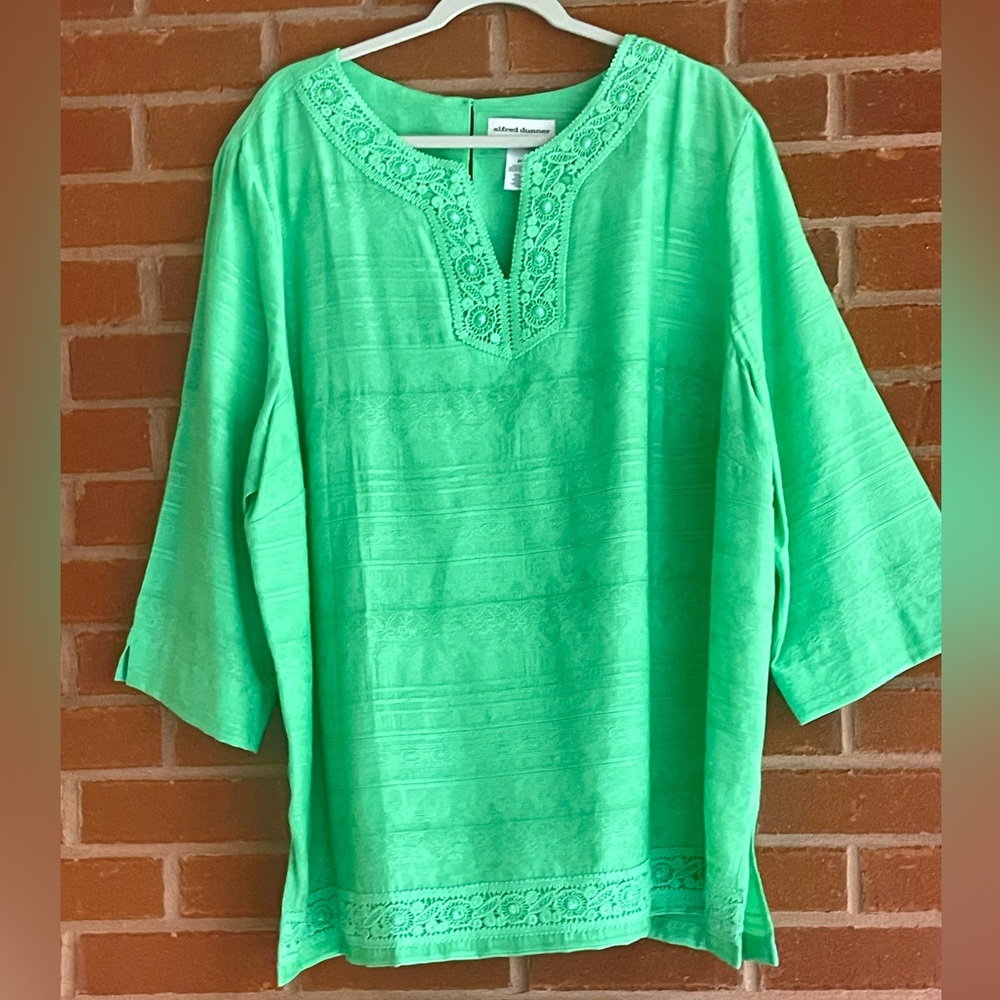 Alfred Dunner Green Lace Detail Neckline Top Side Slits NWOT Size 2X